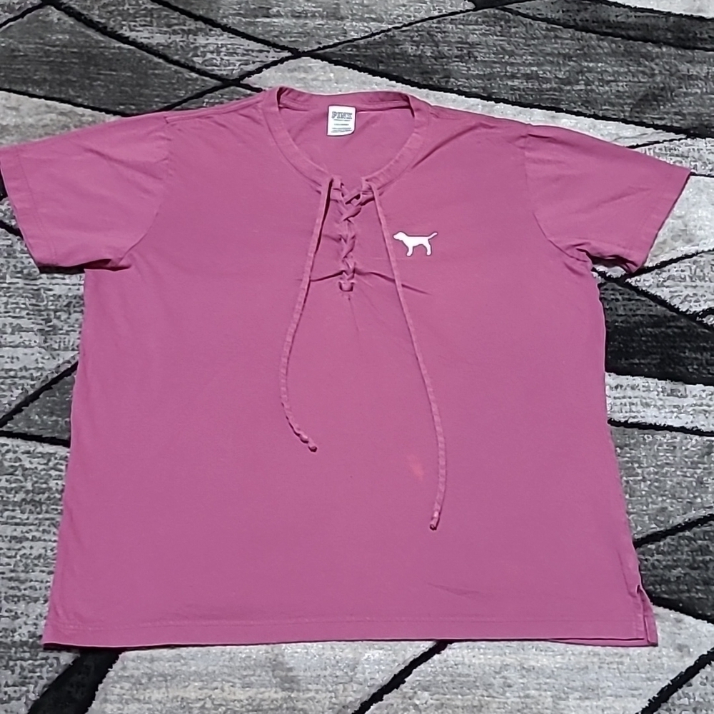 VS PINK 2017 CAMPUS LACE-UP NECK-LINE LOGO TEE-SHIRT